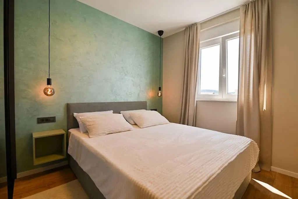 Noir Design Apartment Traù