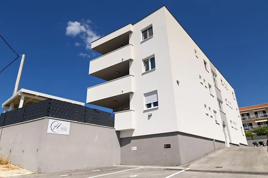 Noir Design Apartment Traù